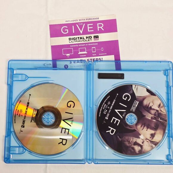 The Giver (Blu-ray + DVD + Digital HD, 2014 The Weinstein Company) - Picture 2 of 3